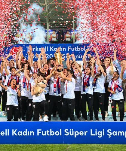 Hakkarigücü'nün yer aldığı ligde FOMGET, şampiyonluğu kutladı