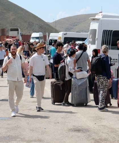 İran'dan Van'a gelen yabancılar ülkelerine dönüyor