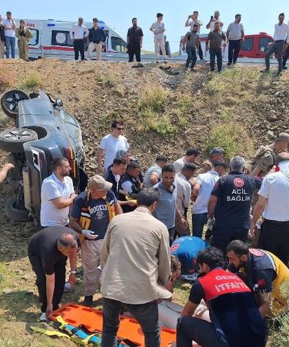 Bingöl'de otomobil şarampole devrildi: 5 yaralı