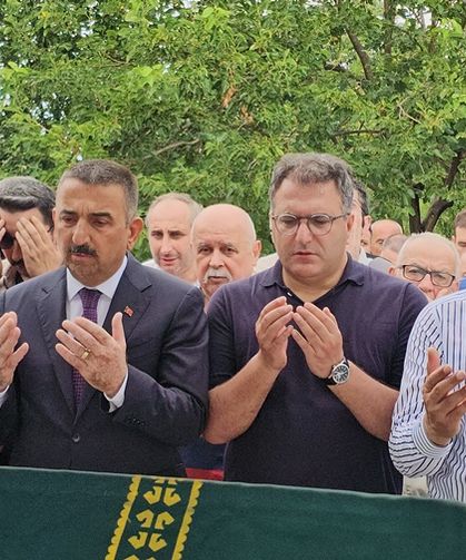 Gazeteci Cem Küçük'ün babası bahçede ölü bulundu