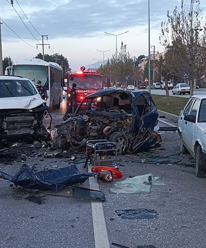 Yola çıkan kedi, kazaya neden oldu: 2 ölü, 3 yaralı