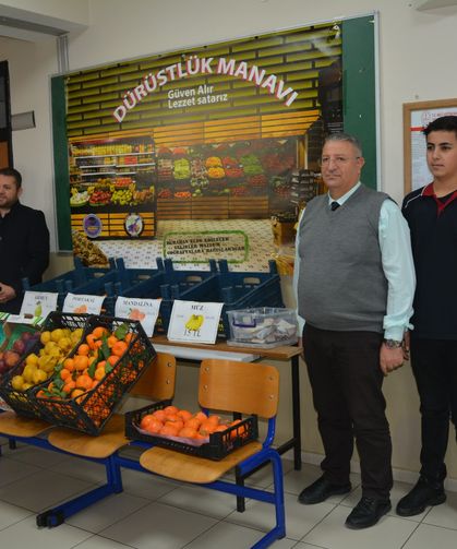 Bir okulda "dürüstlük manavı" kuruldu