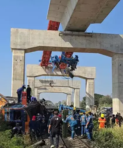 Vinç trenin üzerine düştü: 29 ölü