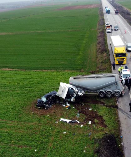Tankerle çarpışan otomobilin sürücüsü öldü