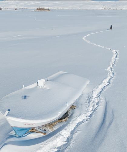 Nazik Gölü'nün yüzeyi buzla kaplandı