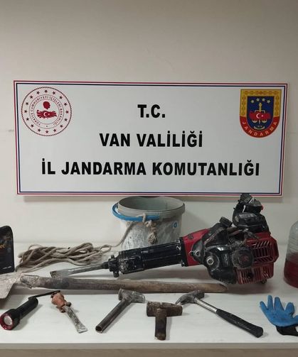 Van’da kaçak kazı yapan 4 kişi yakalandı