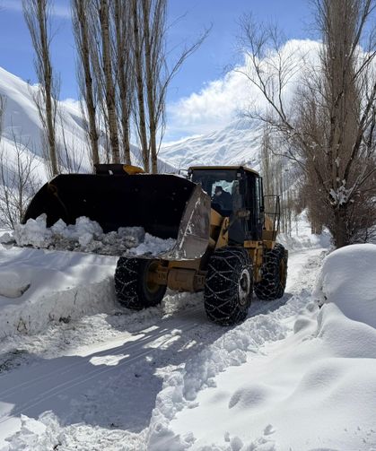 Van’da 106 yerleşim yeri ulaşıma kapandı