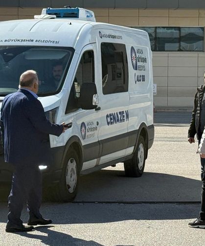 Teravihe giderken kamyonet çarptı, hayatını kaybetti