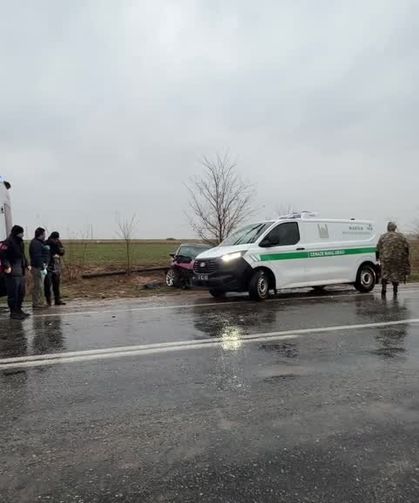 Tır ile otomobil çarpıştı: 2 ölü, 3 yaralı