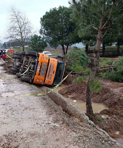 Beton mikseri ağaçların üzerine devrildi; 1 ölü, 1 yaralı