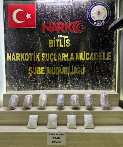 İki araçta 17 kilo 500 gram skunk ele geçirildi