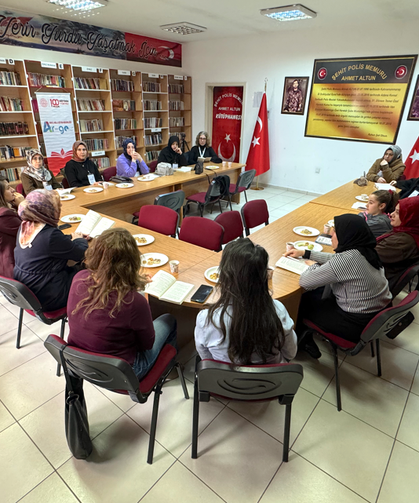 Van'da "akran anneleri" çocukları için bir araya geliyor