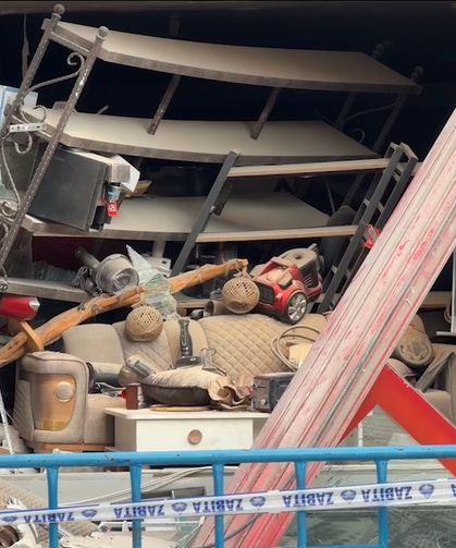 Kaldırımda yürürken ölümden döndüler