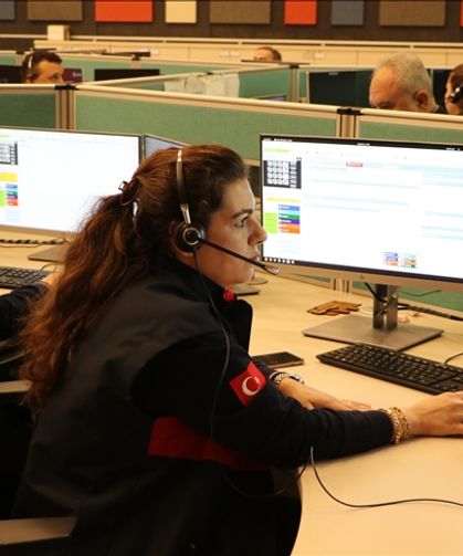 Rüya tabiri isteyen de takma dişi kaybolan da 112'yi aradı