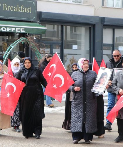 ‘Artık çocuklarımızı gömmeyelim, silahları gömelim’
