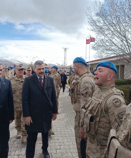 Bakan Çiftçi, Van'da bayramlaşma programlarına katıldı