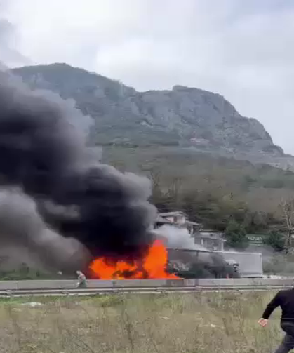 3 aracın karıştığı zincirleme kaza: 2 yaralı