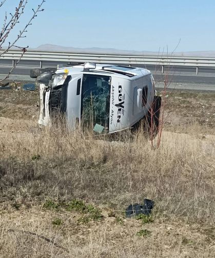 Yolcu indiren minibüse TIR arkadan çarptı: 11 yaralı