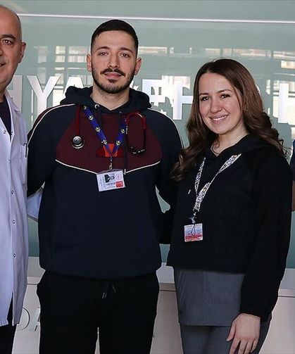 Doktor üç kardeş, babalarıyla aynı hastanede görev yapıyor