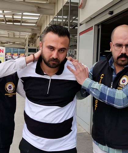 Babasını boğdu, cansız bedeniyle aynı evde kaldı