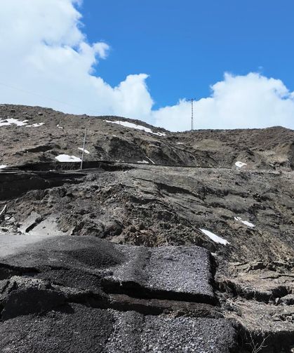 Bingöl’de sağanak sonrası köy yolu çöktü