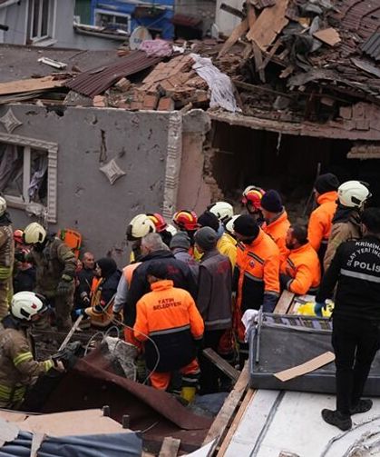 Fatih’te patlama sonrası 2 bina çöktü