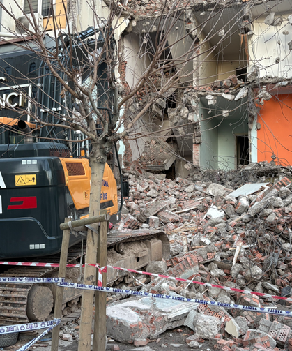 Yıkım çalışması tehlike yarattı: 21 daire tahliye edildi