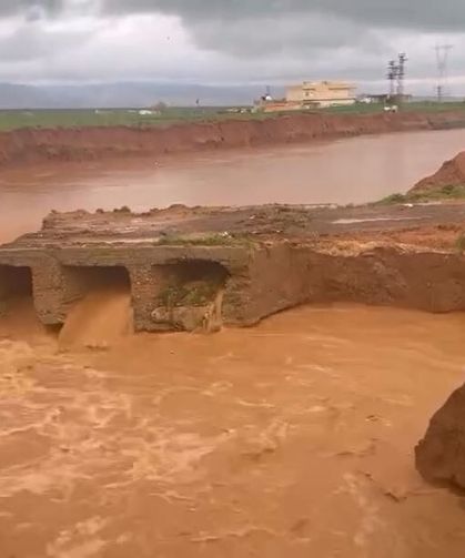 Mardin’de sağanak nedeniyle köprü yıkıldı
