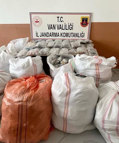 Van'da 3 milyon 450 bin TL'lik kaçak eşya ele geçirildi