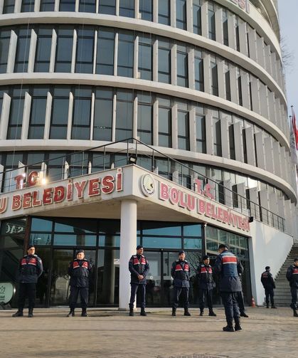 Jandarma ekipleri Bolu Belediyesi’nde arama yaptı