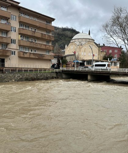 Çatak'ta sağanak nedeniyle derelerin debisi yükseldi