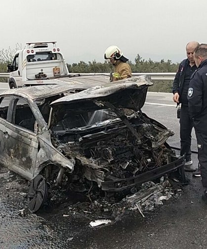 Bariyere çarpan otomobil alev aldı