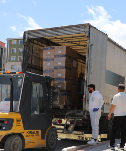 İran’a 6 yardım TIR’ı daha gönderildi