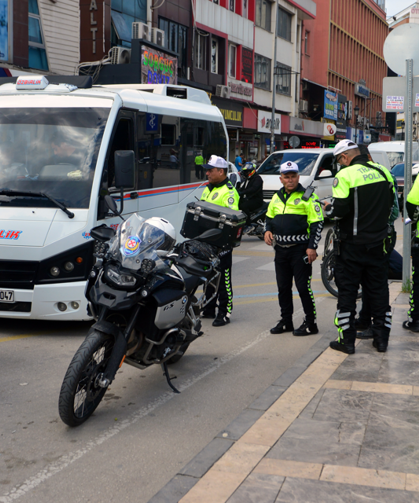 Korna ihlaline ceza kesildi, gazetecilere tepki gösterdi