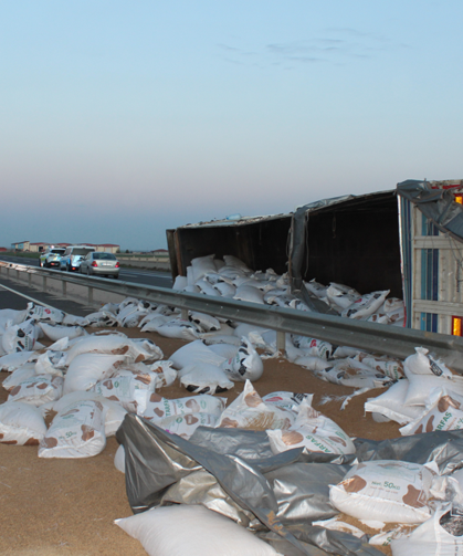 Yardım için duranlara araç çarptı: 1 ölü, 5 yaralı