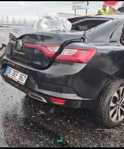 TIR ile otomobil çarpıştı; 2 ölü, 1 yaralı