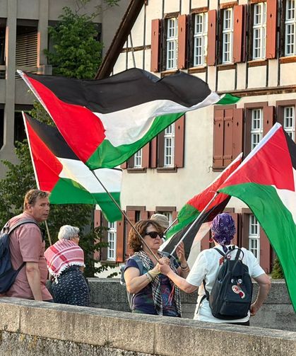 İsviçre'nin Basel kentinde Filistin'e destek eylemi düzenlendi