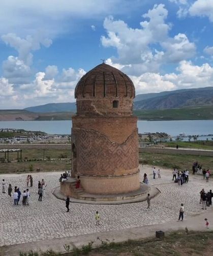12 bin yıllık geçmişe sahip Hasankeyf'te bayram yoğunluğu