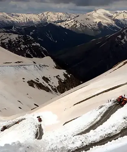 Van-Bahçesaray yolu fiziki olarak açıldı
