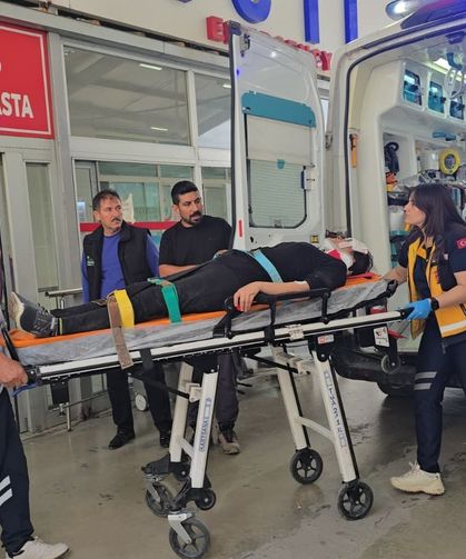 İki otomobil çarpıştı: 1’i bebek 7 yaralı