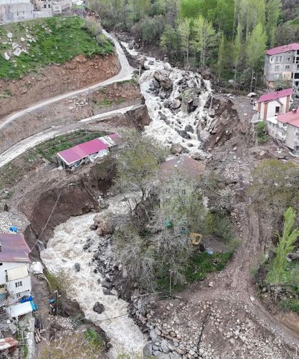 Beyttüşebap'ta derelere yakın 20 ev tahliye edildi