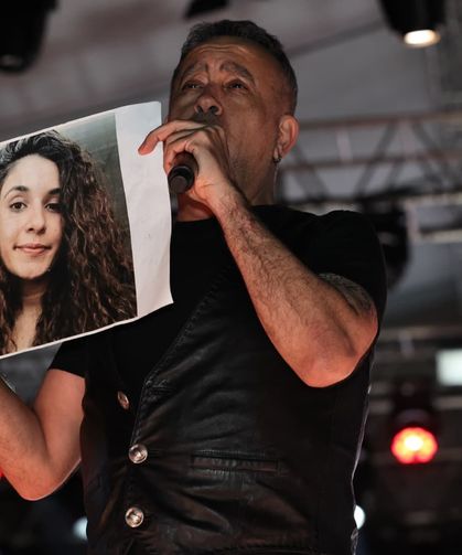 Haluk Levent sahnede Gülistan Doku’yu andı