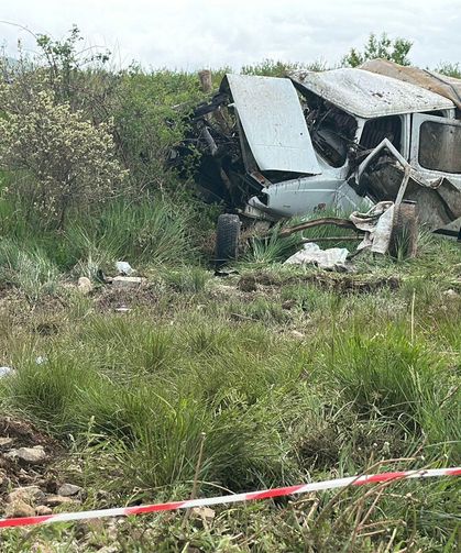 Tren, hemzemin geçitte kamyonete çarptı; 1 ölü, 3 yaralı