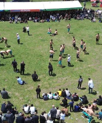 Kars'taki köyde 111. kez güreş şenlikleri düzenlendi