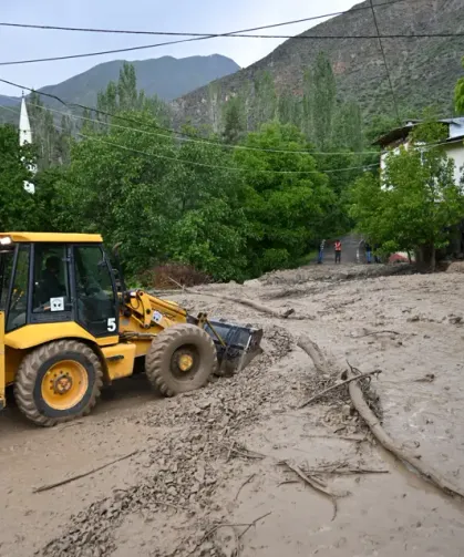 Heyelan nedeniyle bazı mahalle yolları ulaşıma kapandı