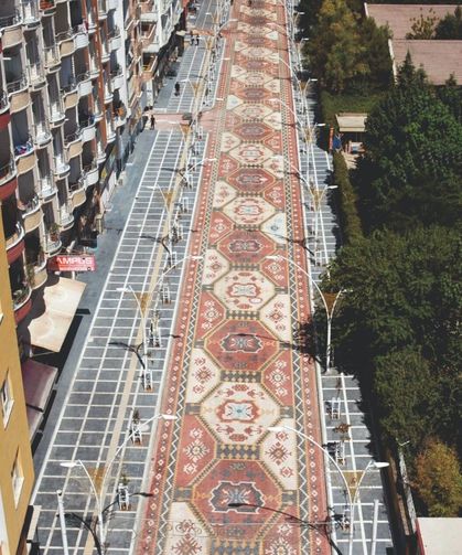 Mardin'de halı motifli cadde ilgi görüyor