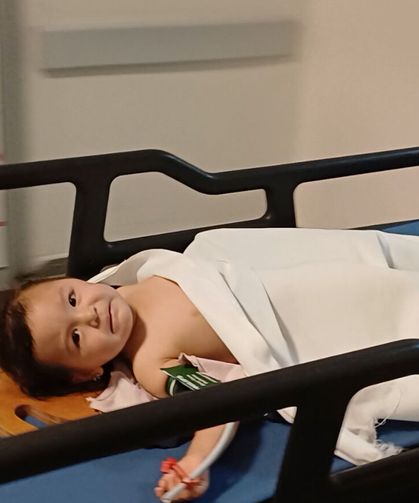 3'üncü kattaki evlerinin balkonundan düşen Fatma, yaralandı