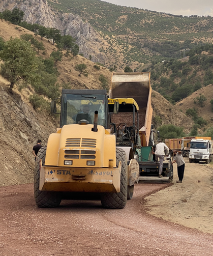 Hizan'da köy yollarında iyileştirme çalışmaları sürüyor
