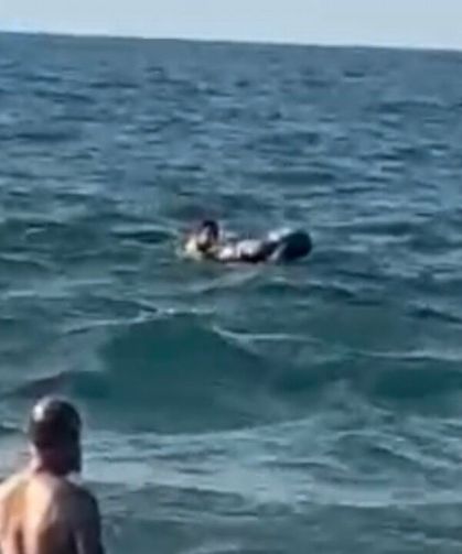 3 kişiyi kurtarmak isterken kendi canından oldu