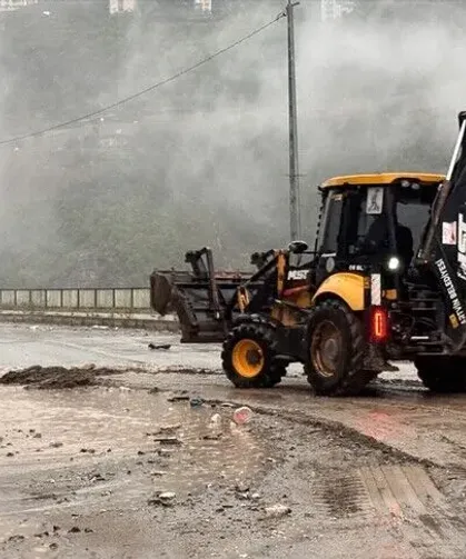 Artvin'de sağanak hayatı olumsuz etkiledi